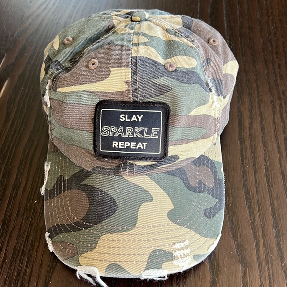 Accessories - Baseball hat, distressed camo